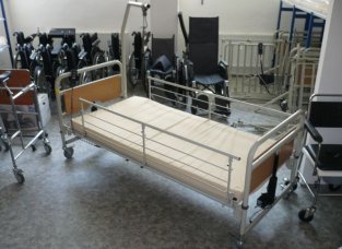 _2012-polohovaci-postel-elektricka-s-hrazdi-kou-a-matraci-1.jpg
